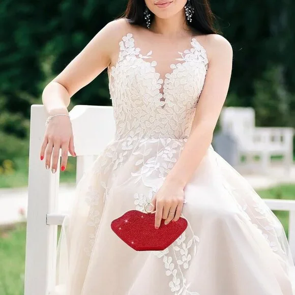 Dazzling Red Rhinestone Evening Bag with Clasp - Glamorous Clutch for Events